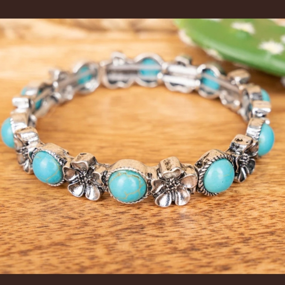 Free Spirit daisy boho hippie people faux Turquoise Stone beaded bracelet